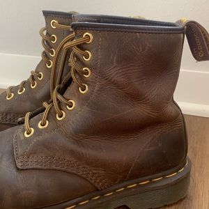 Unisex DR MARTENS 1460 CRAZY HORSE LEATHER LACE UP BOOTS